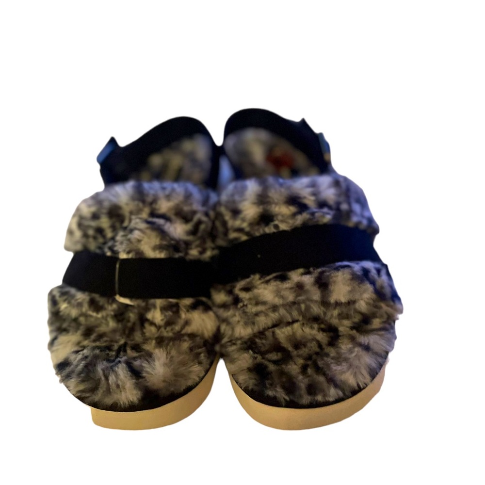 Koolaburra by Ugg fur sandals gray black open toe back strap NWOT size 8 women’s